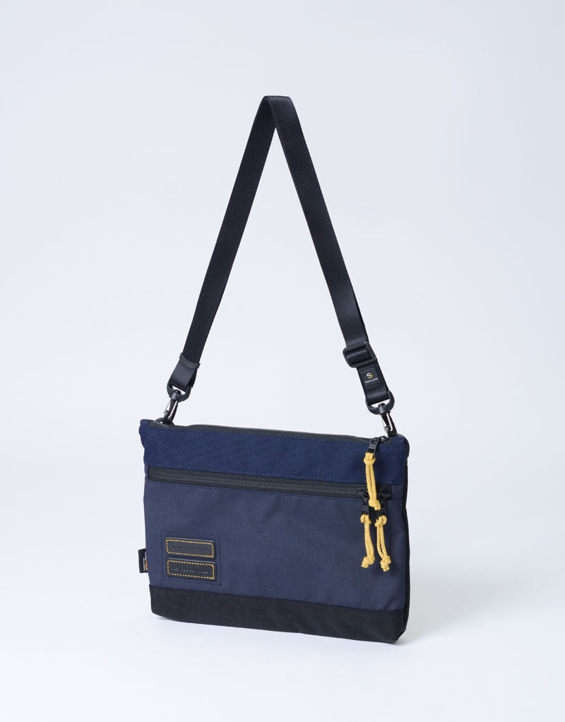 バッグ UNIVERSAL PRODUCTS.  MESSENGER BAG NAVY UNIVERSAL PRODUCTS - MESSENGER BAG / NAVY | Stripe Online Store