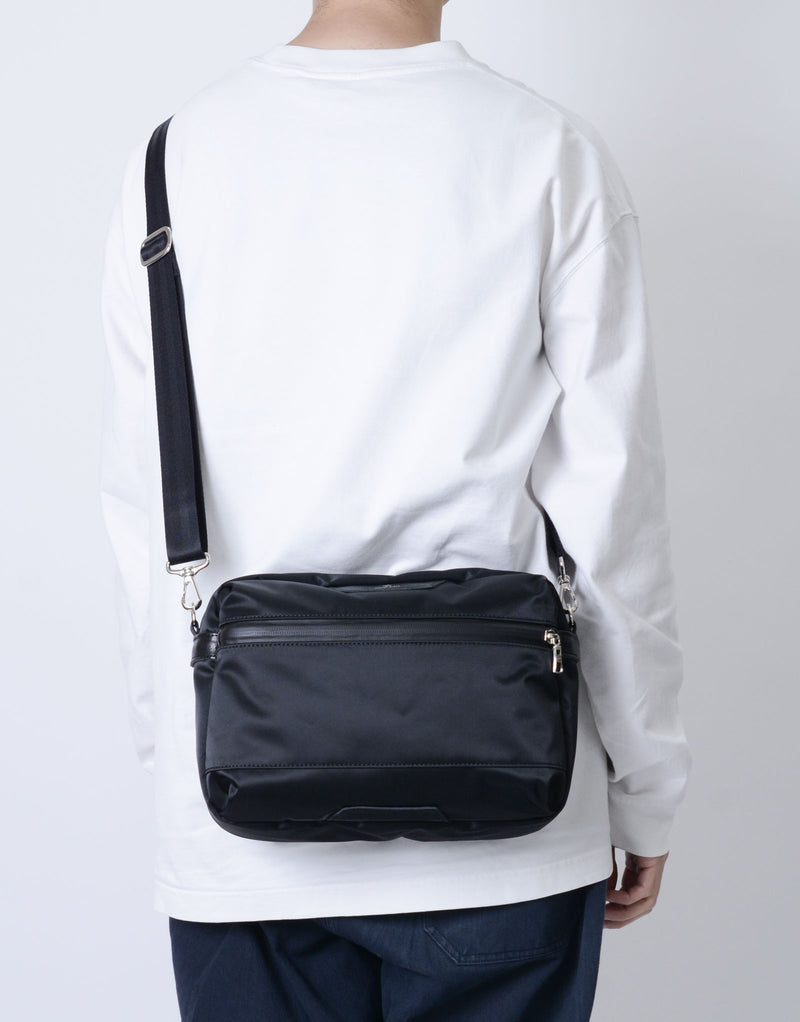 Progress shoulder bag/2nd layer M No.02407