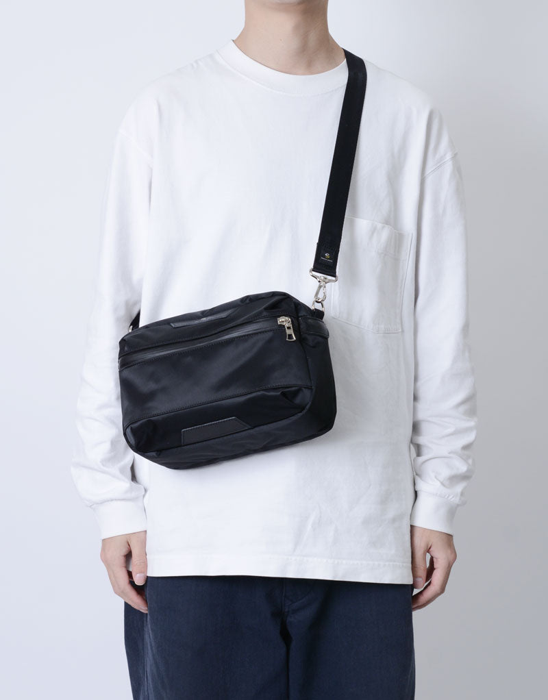 Progress shoulder bag/2nd layer S No.02408