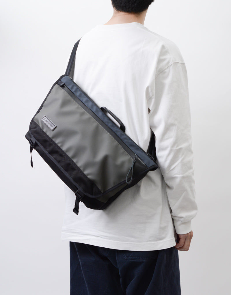 Slick messenger bag No.02487