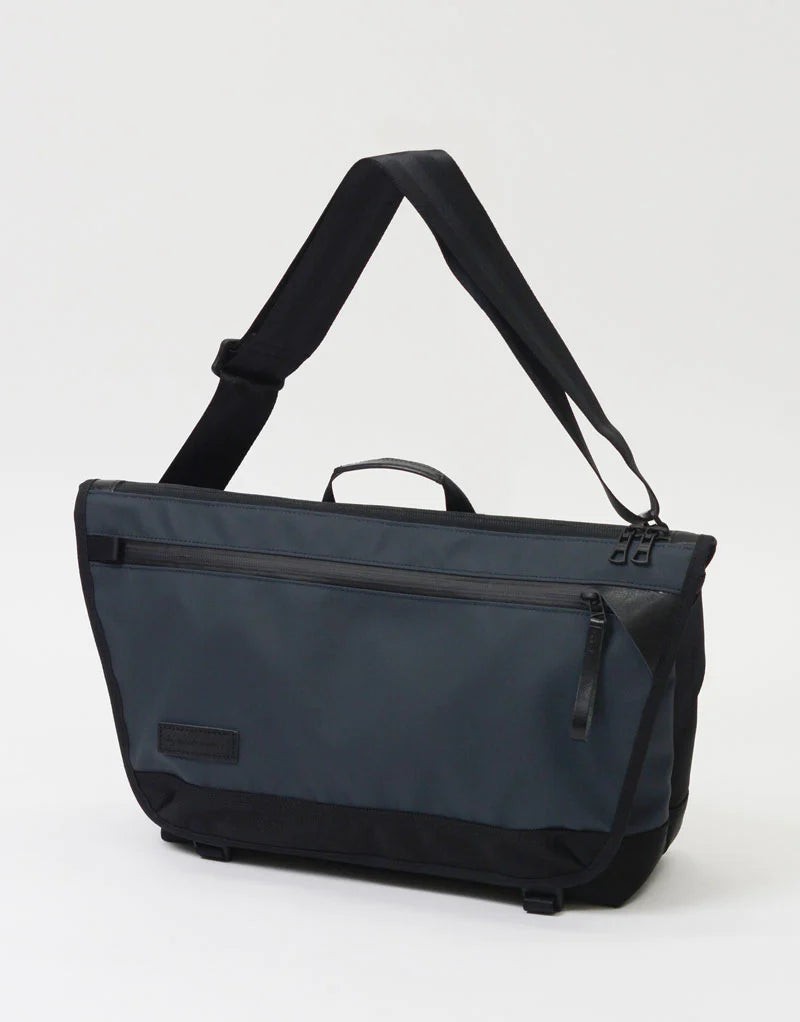 Slick messenger bag No.02487