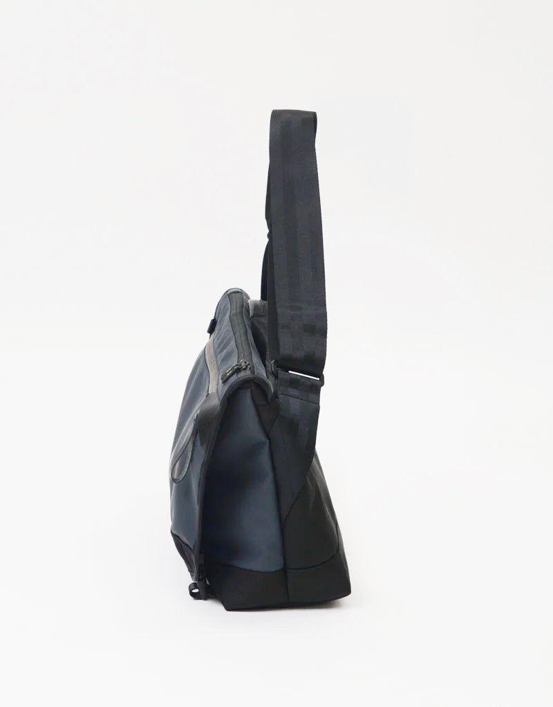 Slick Messenger Bag No.02487 ｜master-piece | マスターピース公式サイト