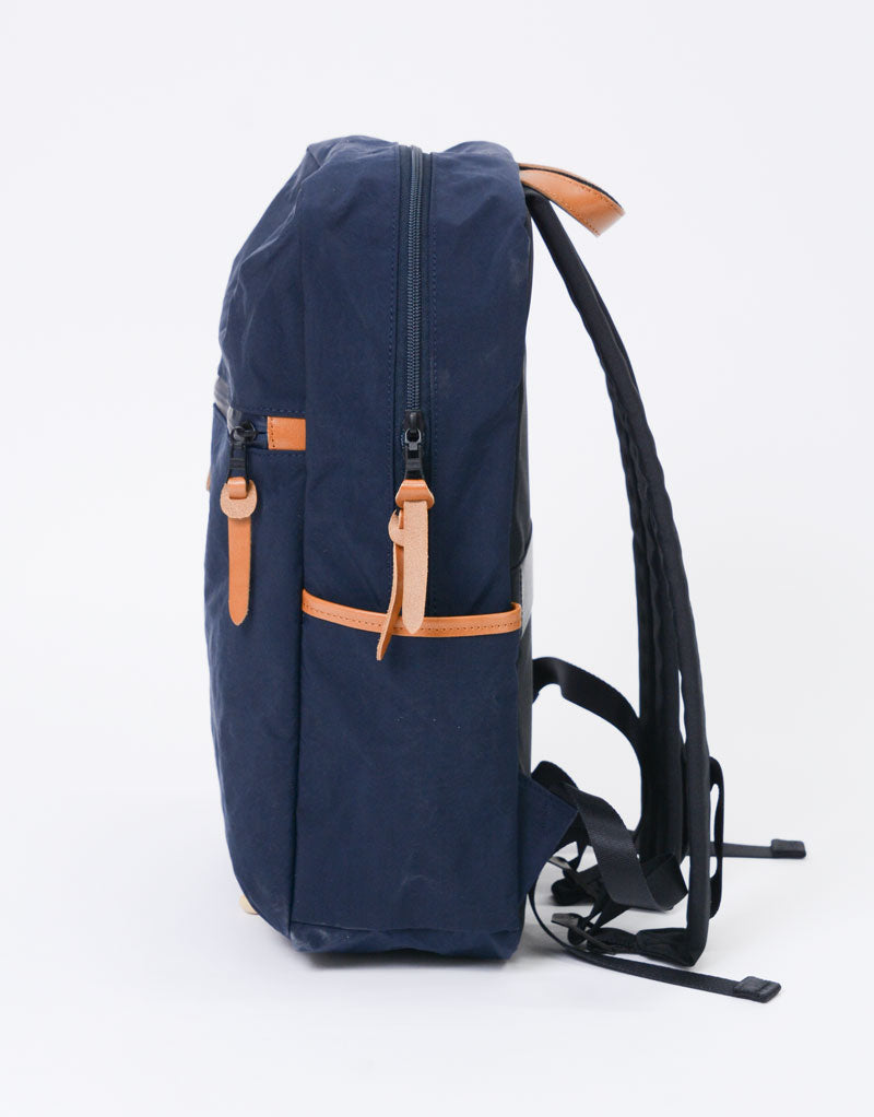 マスターピース　Root スクエアデイパック　ブラック Root Square Backpack in Black – Blue Owl Workshop