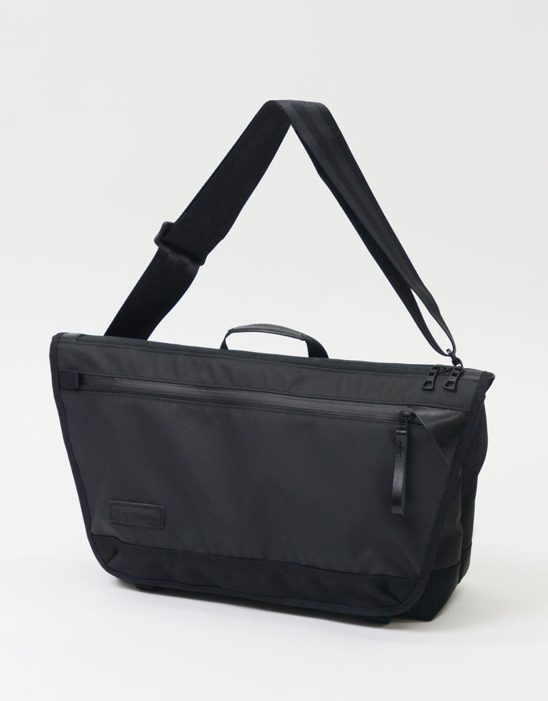 Slick messenger bag No.02487