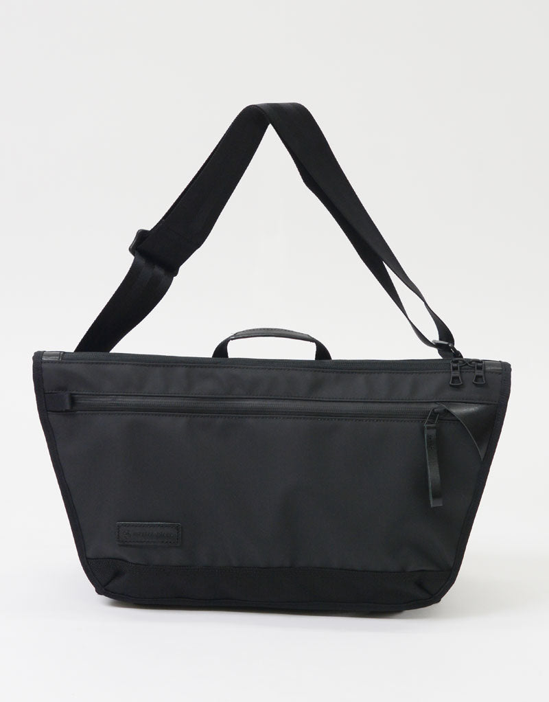 Slick messenger bag No.02487