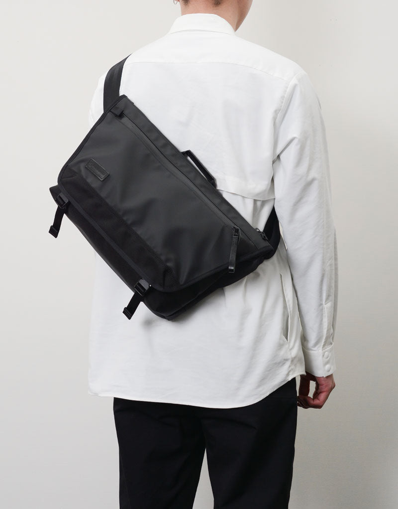 Slick messenger bag No.02487