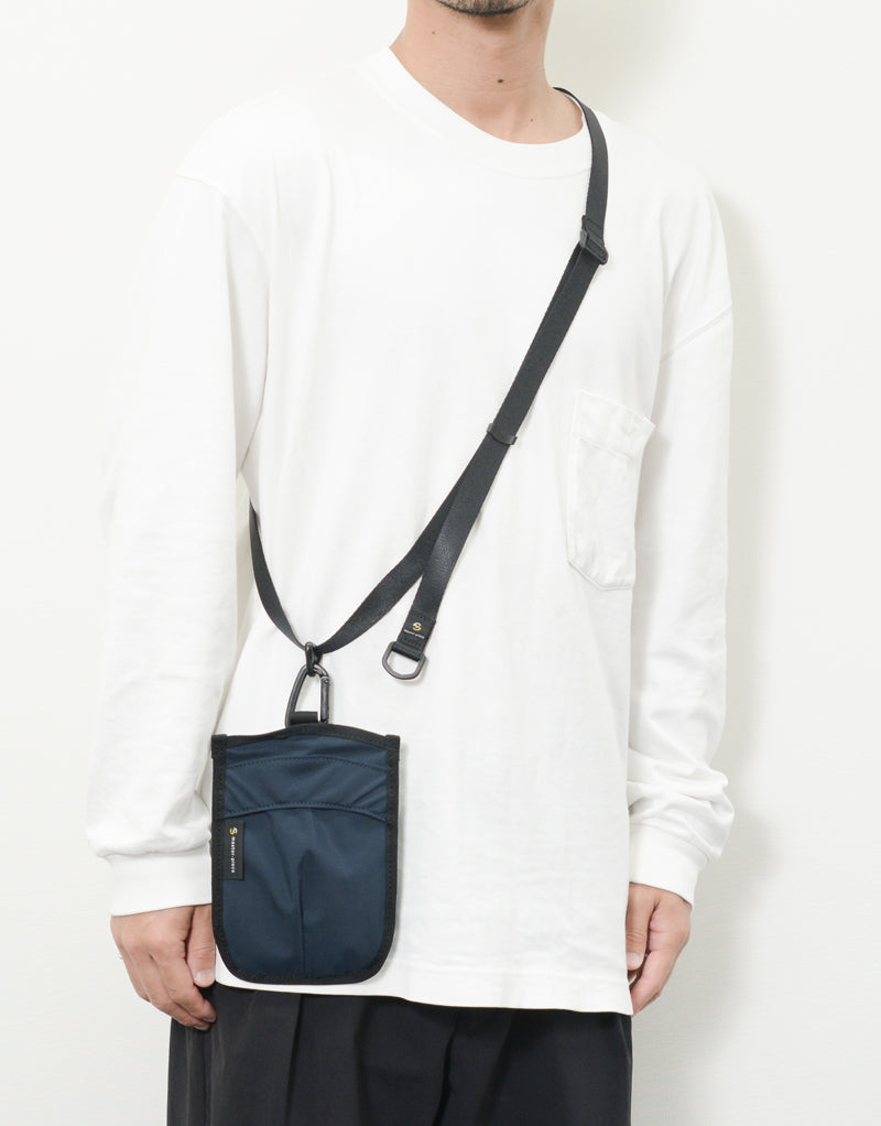 Face pouch shoulder bag